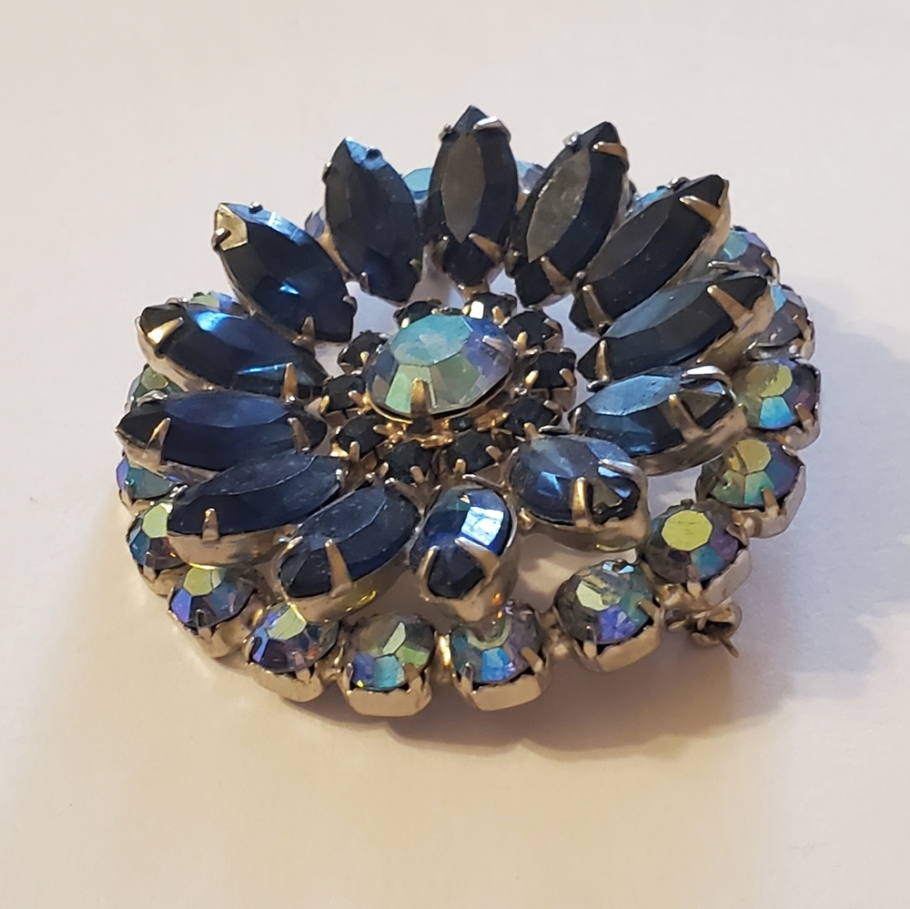 Garne Crystal Rhinestone Starburst Brooch - Picture 9 of 17